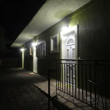 Yialos Apartment *